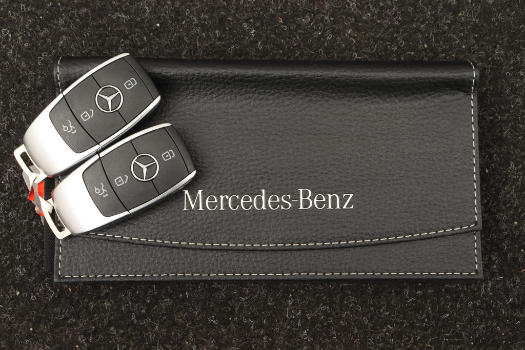 
Benz CLA-Klasse Shooting Brake 200 Business Solution AMG(NL-auto, 1e eig, Dealer onderH, SfeerV, Panorama, Camera, Etc) vol									