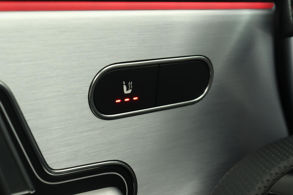 
Benz CLA-Klasse Shooting Brake 200 Business Solution AMG(NL-auto, 1e eig, Dealer onderH, SfeerV, Panorama, Camera, Etc) vol									