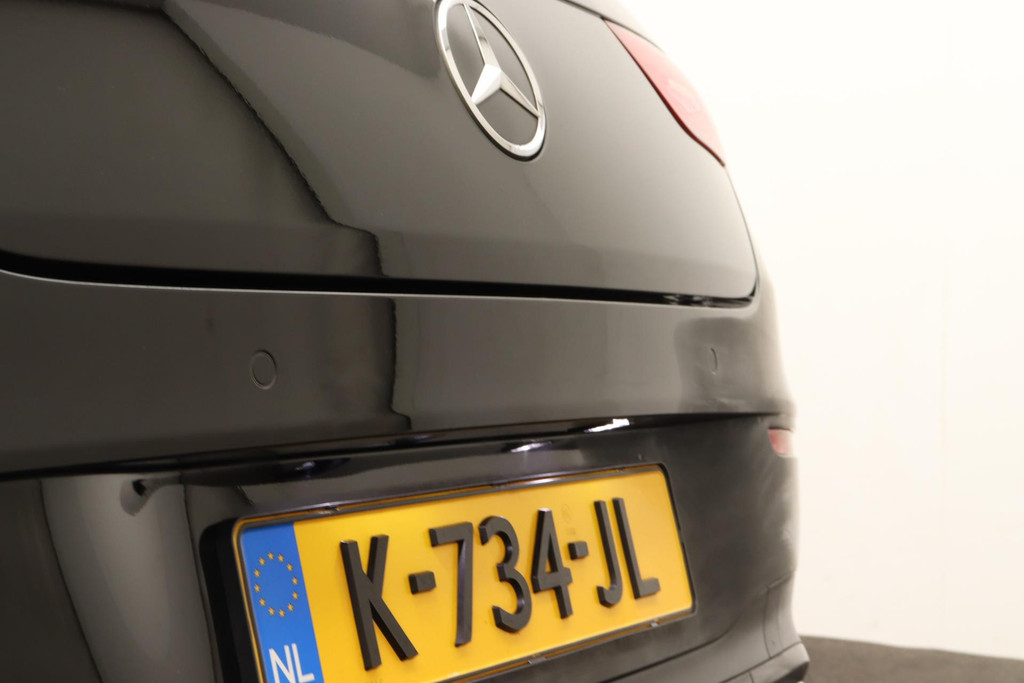 
Benz CLA-Klasse Shooting Brake 200 Business Solution AMG(NL-auto, 1e eig, Dealer onderH, SfeerV, Panorama, Camera, Etc) vol									