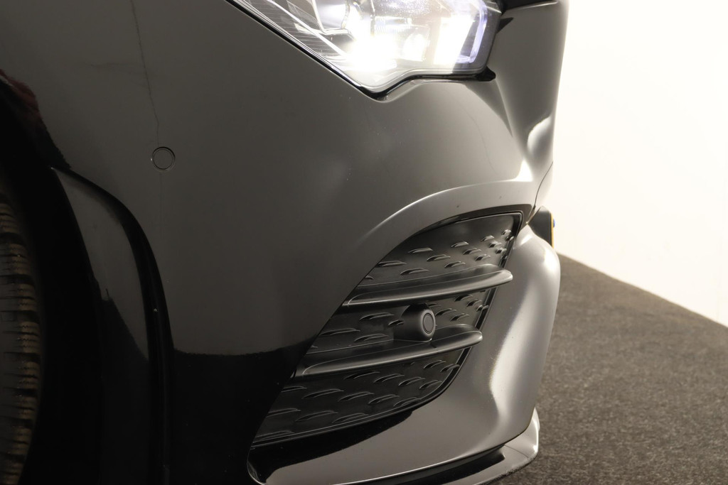 
Benz CLA-Klasse Shooting Brake 200 Business Solution AMG(NL-auto, 1e eig, Dealer onderH, SfeerV, Panorama, Camera, Etc) vol									