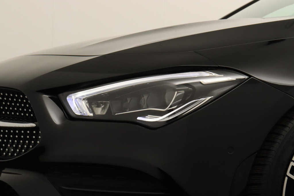 
Benz CLA-Klasse Shooting Brake 200 Business Solution AMG(NL-auto, 1e eig, Dealer onderH, SfeerV, Panorama, Camera, Etc) vol									