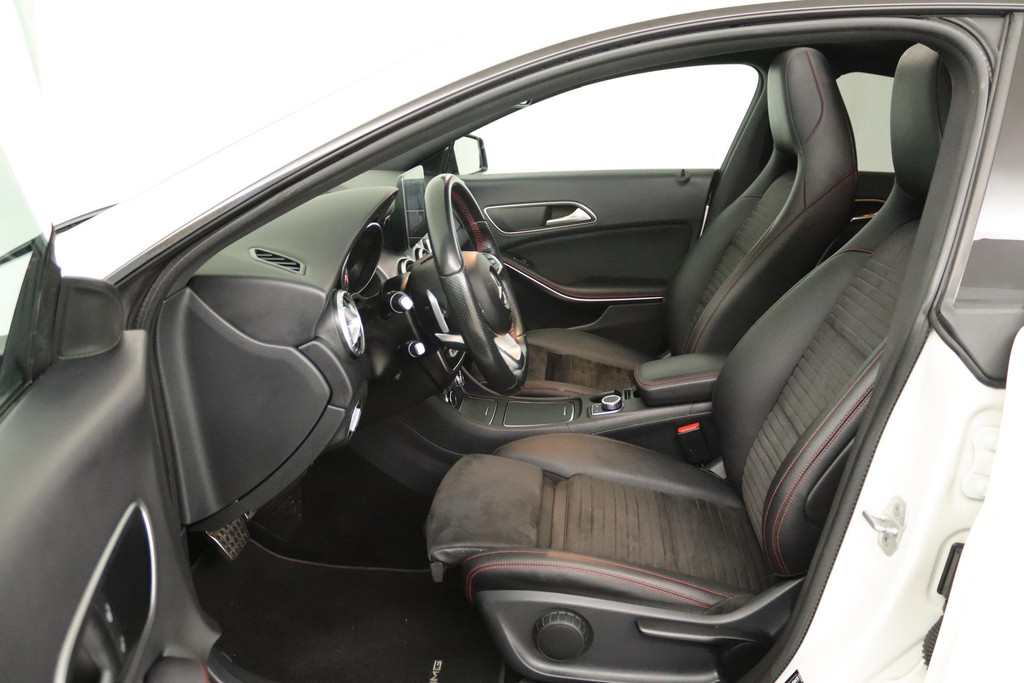 
Benz CLA-Klasse 180 AMG Night Edition Plus (PANORAMADAK, ACHTERUITRIJCAMERA, STOELVERWARMING, NAVI, GOED ONDERHOUDEN) vol									