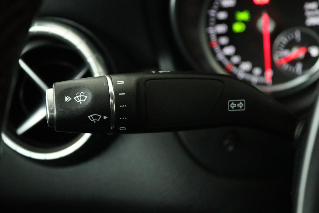 
Benz CLA-Klasse 180 AMG Night Edition Plus (PANORAMADAK, ACHTERUITRIJCAMERA, STOELVERWARMING, NAVI, GOED ONDERHOUDEN) vol									