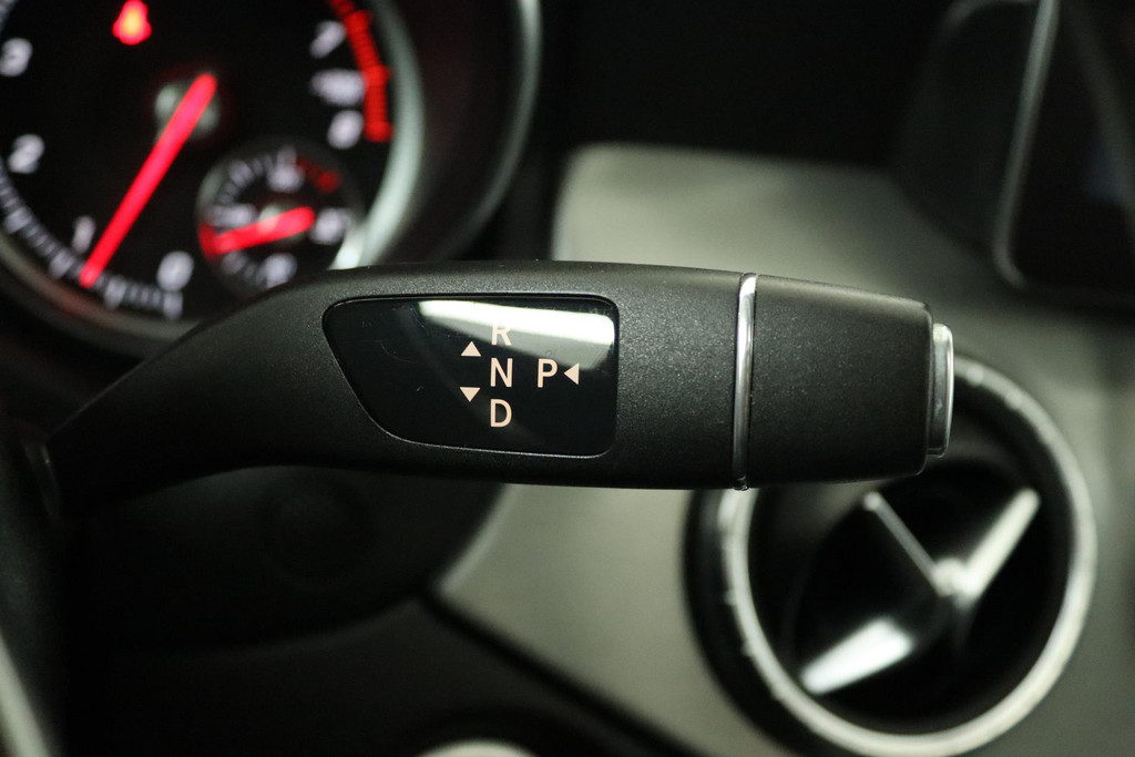 
Benz CLA-Klasse 180 AMG Night Edition Plus (PANORAMADAK, ACHTERUITRIJCAMERA, STOELVERWARMING, NAVI, GOED ONDERHOUDEN) vol									