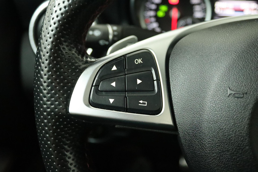 
Benz CLA-Klasse 180 AMG Night Edition Plus (PANORAMADAK, ACHTERUITRIJCAMERA, STOELVERWARMING, NAVI, GOED ONDERHOUDEN) vol									