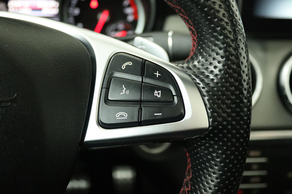 
Benz CLA-Klasse 180 AMG Night Edition Plus (PANORAMADAK, ACHTERUITRIJCAMERA, STOELVERWARMING, NAVI, GOED ONDERHOUDEN) vol									