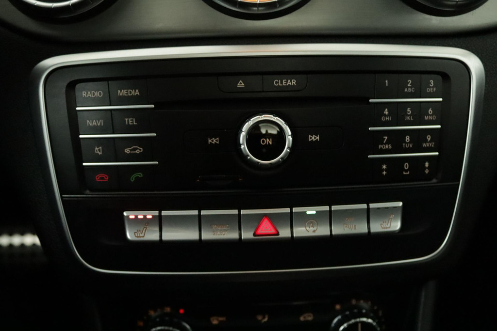 
Benz CLA-Klasse 180 AMG Automaat (PANORAMADAK, TREKHAAK, CAMERA, STOELV, CRUISE, PDC, NL-AUTO, GOED ONDERHOUDEN) vol									