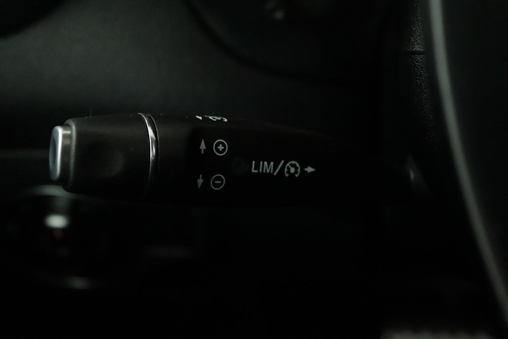 
Benz CLA-Klasse 180 AMG Automaat (PANORAMADAK, TREKHAAK, CAMERA, STOELV, CRUISE, PDC, NL-AUTO, GOED ONDERHOUDEN) vol									