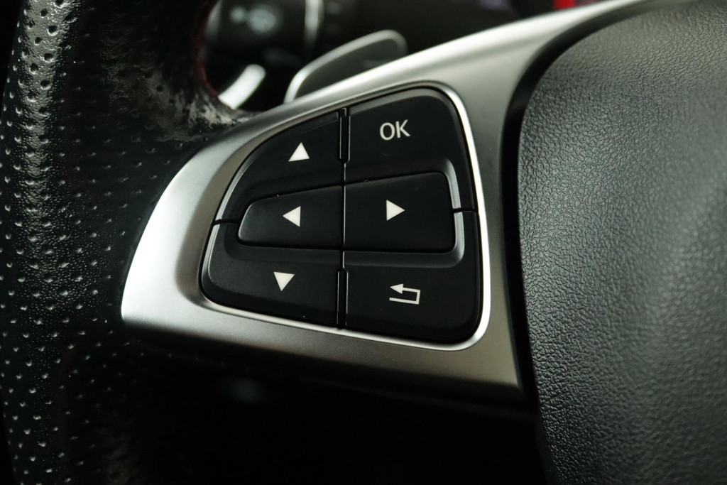 
Benz CLA-Klasse 180 AMG Automaat (PANORAMADAK, TREKHAAK, CAMERA, STOELV, CRUISE, PDC, NL-AUTO, GOED ONDERHOUDEN) vol									