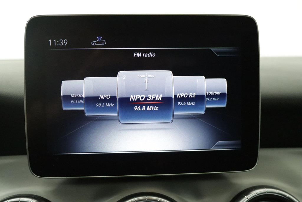 
Benz CLA-Klasse 180 AMG Automaat (PANORAMADAK, TREKHAAK, CAMERA, STOELV, CRUISE, PDC, NL-AUTO, GOED ONDERHOUDEN) vol									