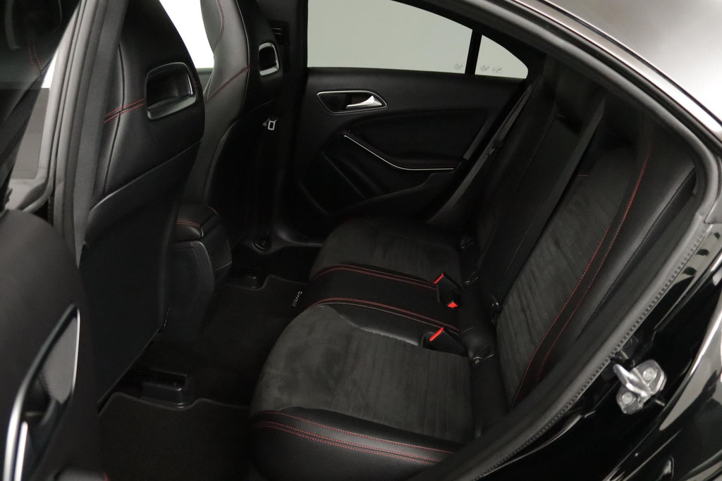 
Benz CLA-Klasse 180 AMG Automaat (PANORAMADAK, TREKHAAK, CAMERA, STOELV, CRUISE, PDC, NL-AUTO, GOED ONDERHOUDEN) vol									