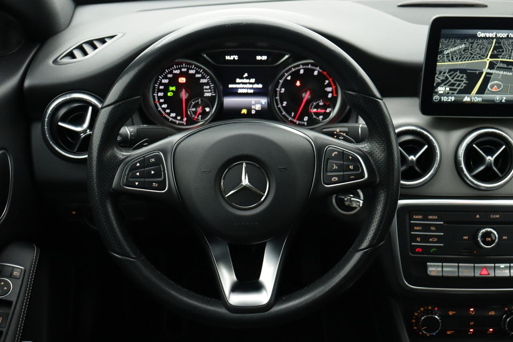 
Benz CLA-Klasse 180 Business Solution Autoaat (NAVIGATIE, CAMERA, PDC, STOELVERWARMING, LED, STUURBEDIENING) vol									