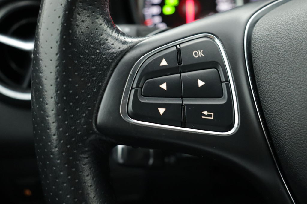 
Benz CLA-Klasse 180 Business Solution Autoaat (NAVIGATIE, CAMERA, PDC, STOELVERWARMING, LED, STUURBEDIENING) vol									