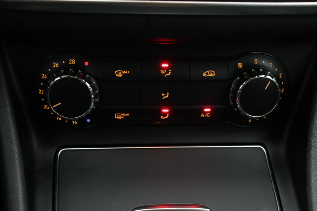 
Benz CLA-Klasse 180 Business Solution Autoaat (NAVIGATIE, CAMERA, PDC, STOELVERWARMING, LED, STUURBEDIENING) vol									