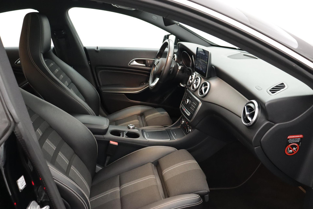 
Benz CLA-Klasse 180 Business Solution Autoaat (NAVIGATIE, CAMERA, PDC, STOELVERWARMING, LED, STUURBEDIENING) vol									