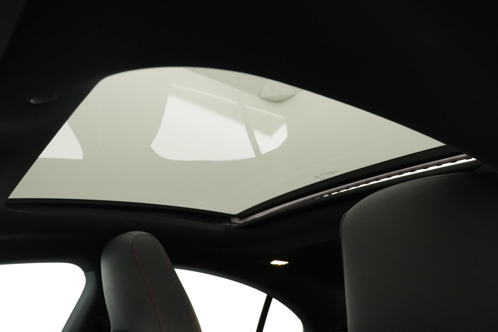 
Benz CLA-Klasse 200 Business Solution AMG !!!AANBIEDING!!! (NL-auto, Pano, Sfeerverlichting, Navi, Camera, StoelV, Etc) vol									