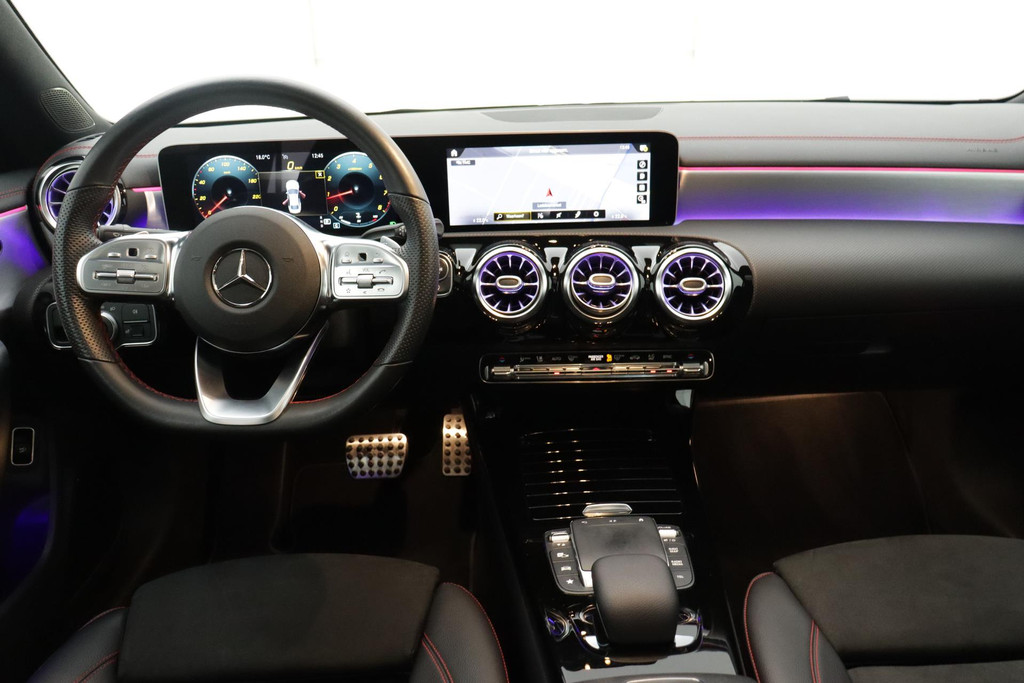 
Benz CLA-Klasse 200 Business Solution AMG !!!AANBIEDING!!! (NL-auto, Pano, Sfeerverlichting, Navi, Camera, StoelV, Etc) vol									