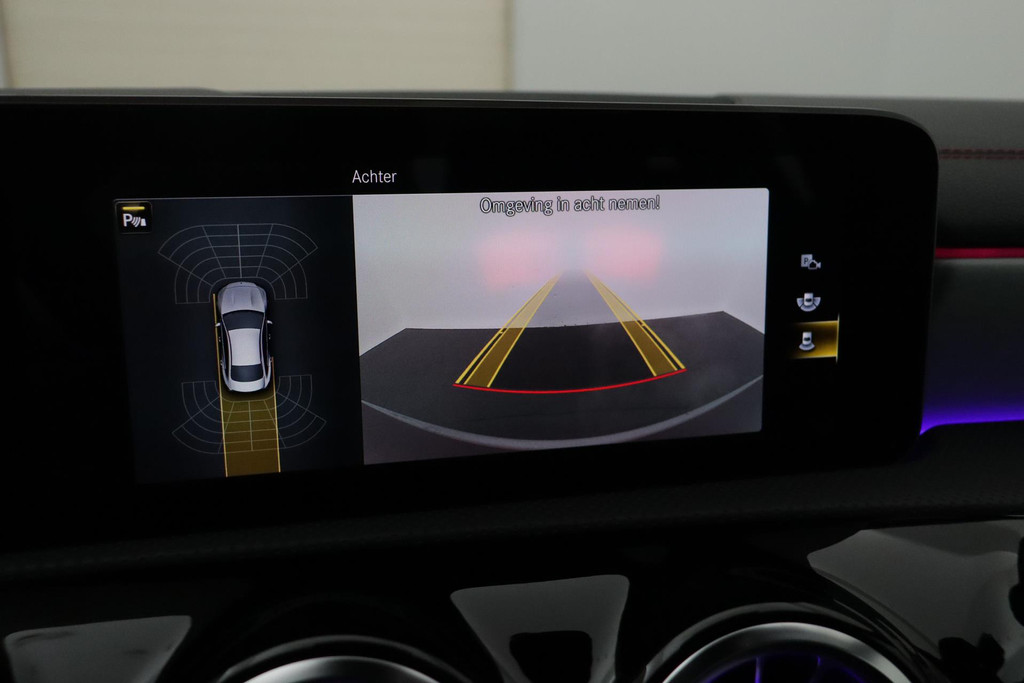 
Benz CLA-Klasse 200 Business Solution AMG !!!AANBIEDING!!! (NL-auto, Pano, Sfeerverlichting, Navi, Camera, StoelV, Etc) vol									