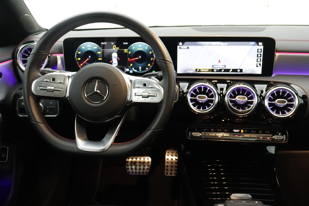 
Benz CLA-Klasse 200 Business Solution AMG !!!AANBIEDING!!! (NL-auto, Pano, Sfeerverlichting, Navi, Camera, StoelV, Etc) vol									