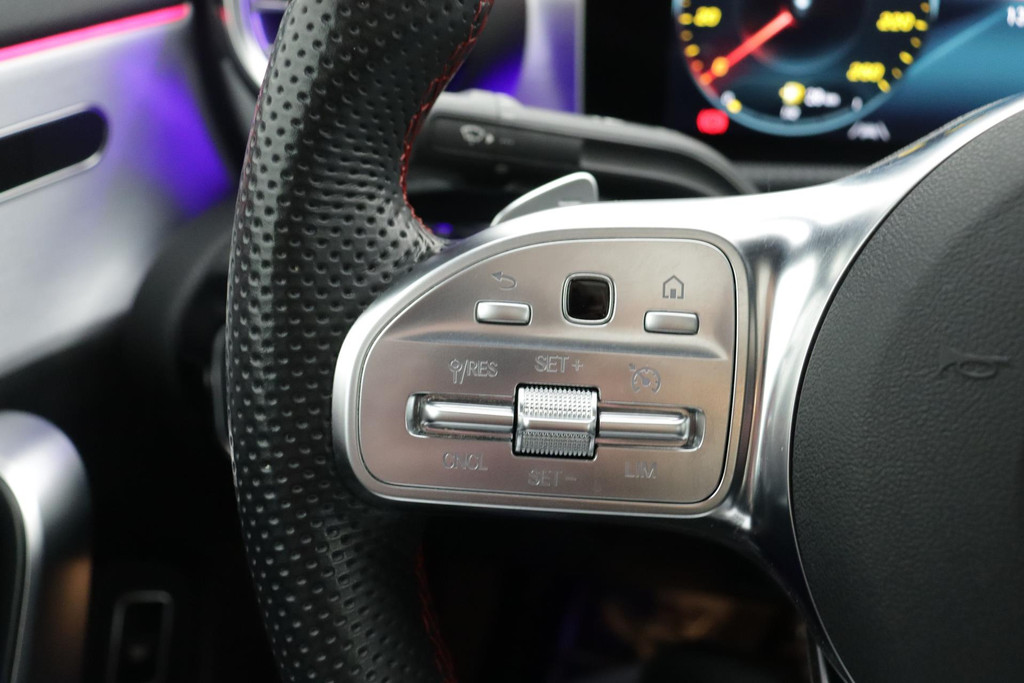 
Benz CLA-Klasse 200 Business Solution AMG !!!AANBIEDING!!! (NL-auto, Pano, Sfeerverlichting, Navi, Camera, StoelV, Etc) vol									