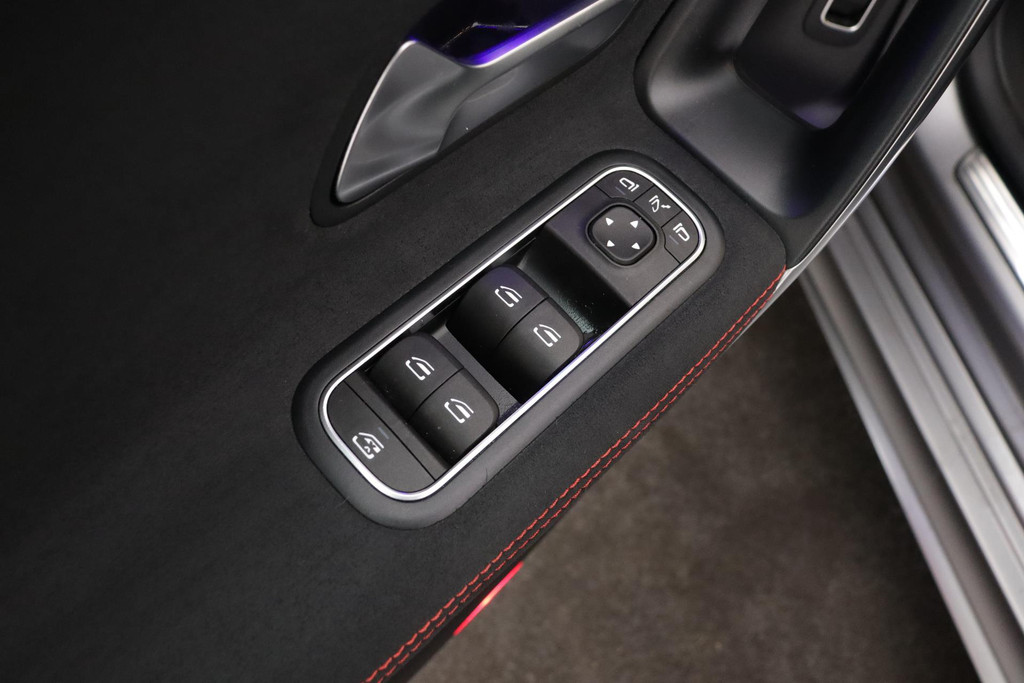 
Benz CLA-Klasse 200 Business Solution AMG !!!AANBIEDING!!! (NL-auto, Pano, Sfeerverlichting, Navi, Camera, StoelV, Etc) vol									