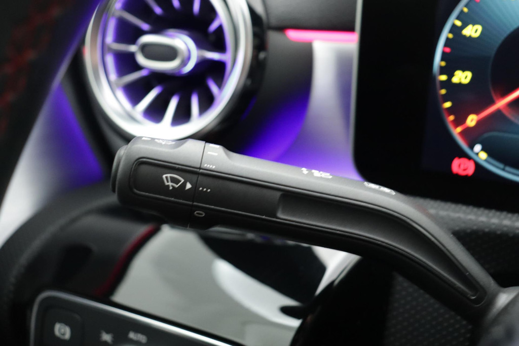 
Benz CLA-Klasse 200 Business Solution AMG !!!AANBIEDING!!! (NL-auto, Pano, Sfeerverlichting, Navi, Camera, StoelV, Etc) vol									