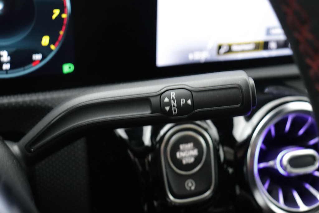 
Benz CLA-Klasse 200 Business Solution AMG !!!AANBIEDING!!! (NL-auto, Pano, Sfeerverlichting, Navi, Camera, StoelV, Etc) vol									