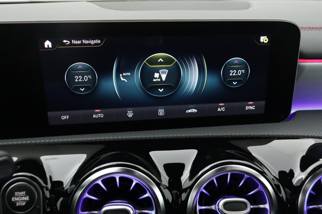 
Benz CLA-Klasse 200 Business Solution AMG !!!AANBIEDING!!! (NL-auto, Pano, Sfeerverlichting, Navi, Camera, StoelV, Etc) vol									