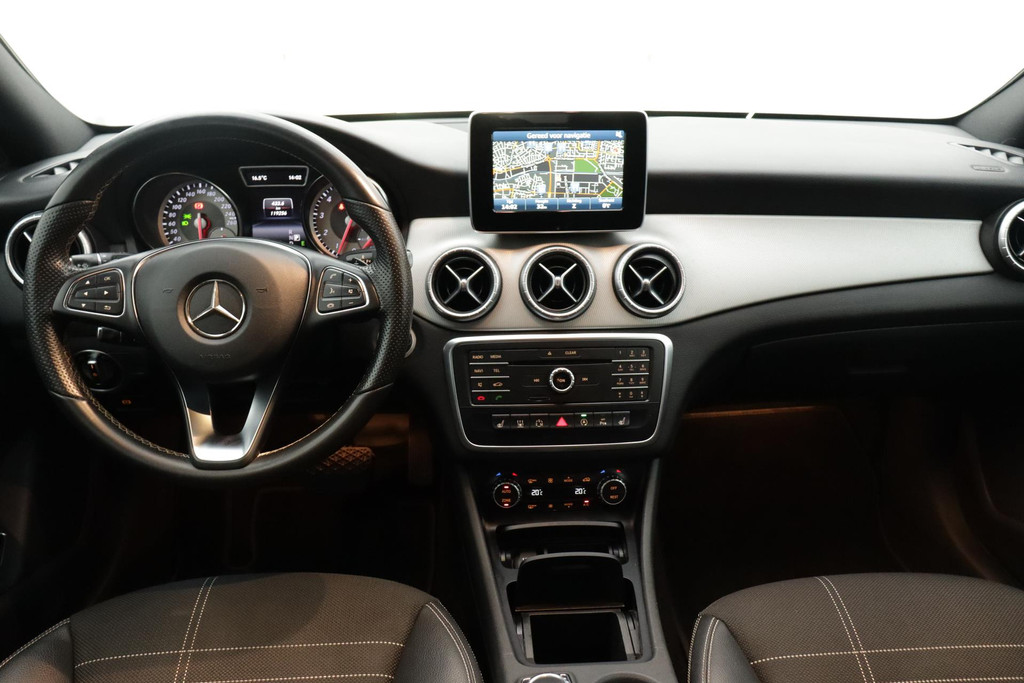 
Benz CLA-Klasse 200 Prestige ( Camera, Automaat, Navi Groot, StoelV, Sportzetels, Climate Control, PDC V+A, Etc) vol									