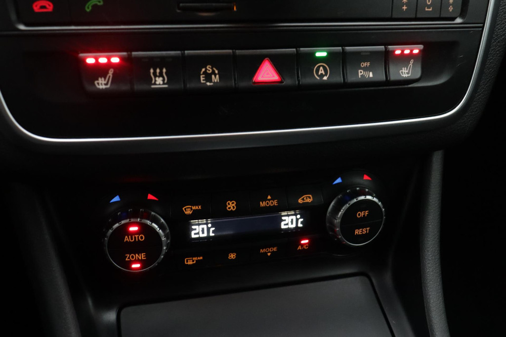 
Benz CLA-Klasse 200 Prestige ( Camera, Automaat, Navi Groot, StoelV, Sportzetels, Climate Control, PDC V+A, Etc) vol									