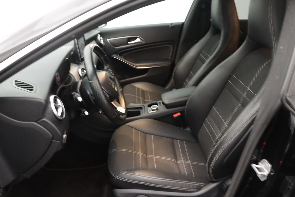 
Benz CLA-Klasse 200 Prestige ( Camera, Automaat, Navi Groot, StoelV, Sportzetels, Climate Control, PDC V+A, Etc) vol									