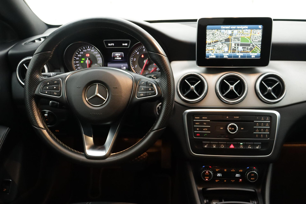 
Benz CLA-Klasse 200 Prestige ( Camera, Automaat, Navi Groot, StoelV, Sportzetels, Climate Control, PDC V+A, Etc) vol									