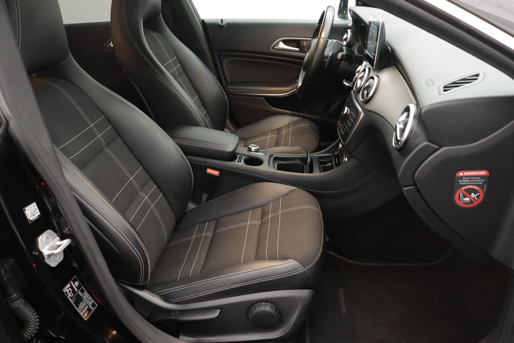 
Benz CLA-Klasse 200 Prestige ( Camera, Automaat, Navi Groot, StoelV, Sportzetels, Climate Control, PDC V+A, Etc) vol									