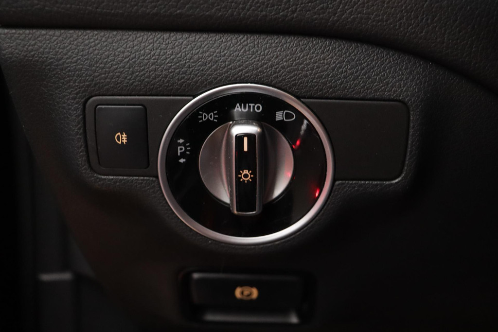 
Benz CLA-Klasse 200 Prestige ( Camera, Automaat, Navi Groot, StoelV, Sportzetels, Climate Control, PDC V+A, Etc) vol									