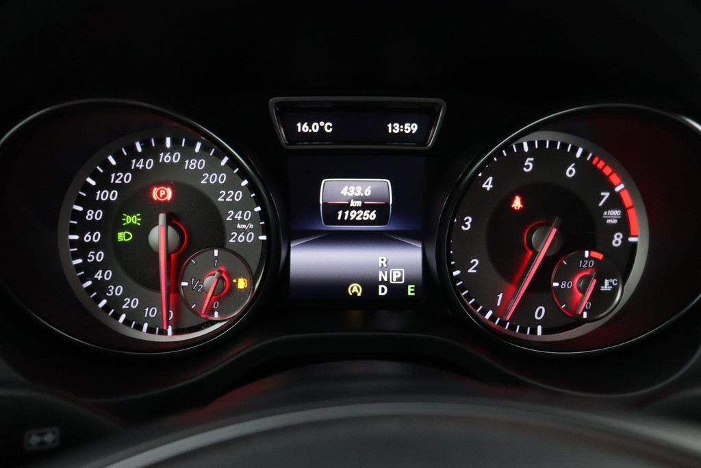 
Benz CLA-Klasse 200 Prestige ( Camera, Automaat, Navi Groot, StoelV, Sportzetels, Climate Control, PDC V+A, Etc) vol									