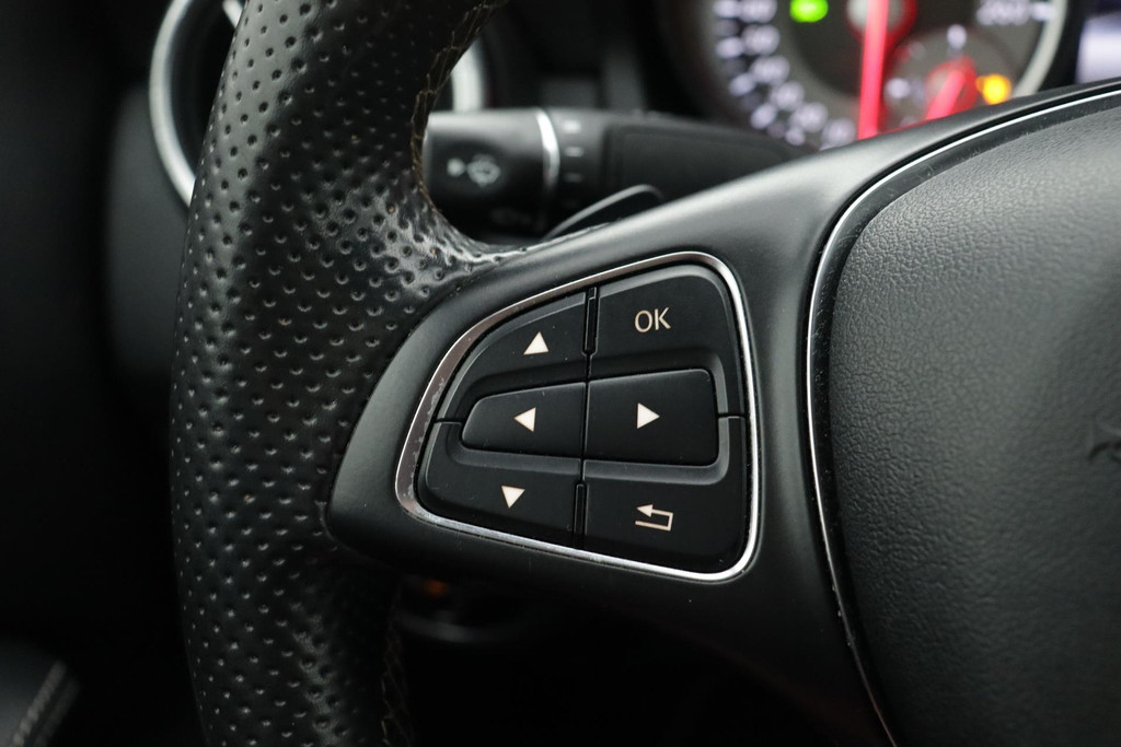 
Benz CLA-Klasse 200 Prestige ( Camera, Automaat, Navi Groot, StoelV, Sportzetels, Climate Control, PDC V+A, Etc) vol									