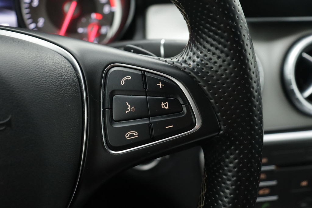 
Benz CLA-Klasse 200 Prestige ( Camera, Automaat, Navi Groot, StoelV, Sportzetels, Climate Control, PDC V+A, Etc) vol									