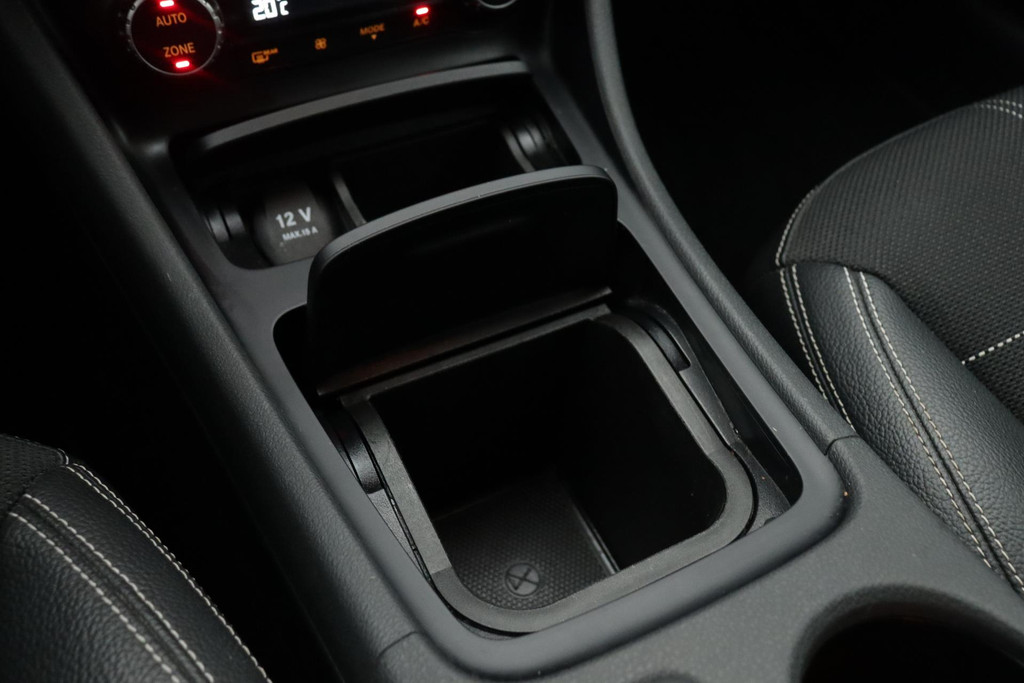 
Benz CLA-Klasse 200 Prestige ( Camera, Automaat, Navi Groot, StoelV, Sportzetels, Climate Control, PDC V+A, Etc) vol									