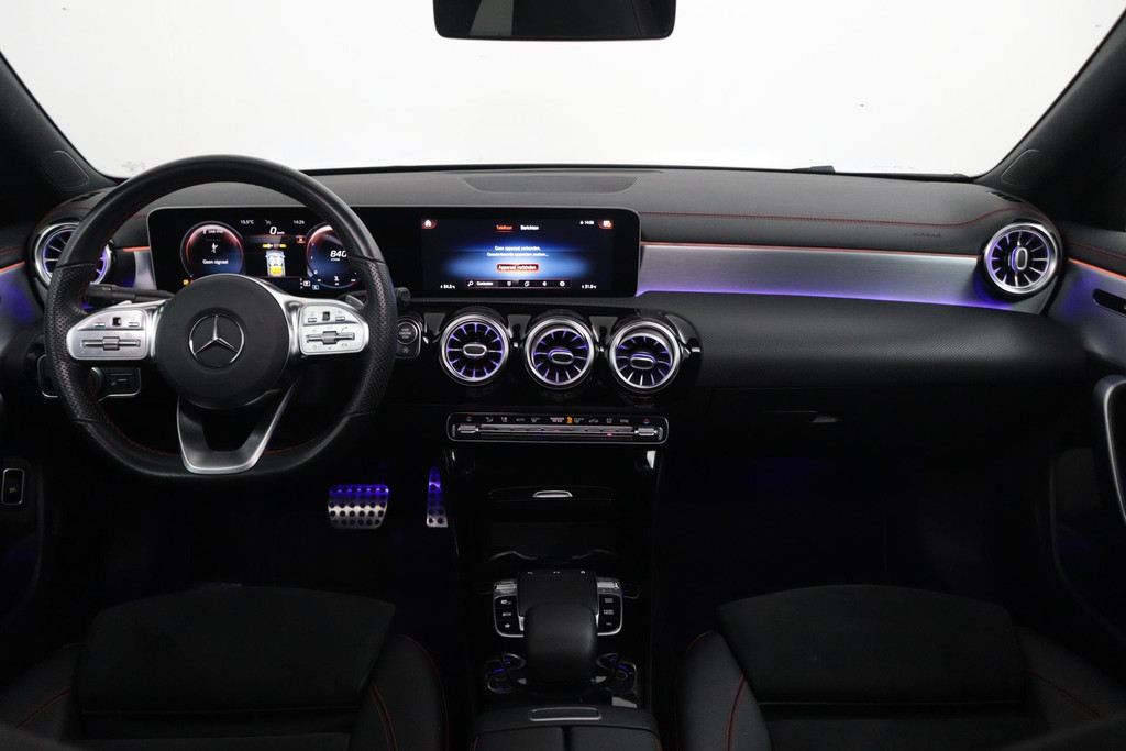 
Benz CLA-Klasse 180 Business Solution AMG Automaat (Pano, Navi, Camera, Cruise, SfeerV, NL-auto, Goed Onderhouden) vol									