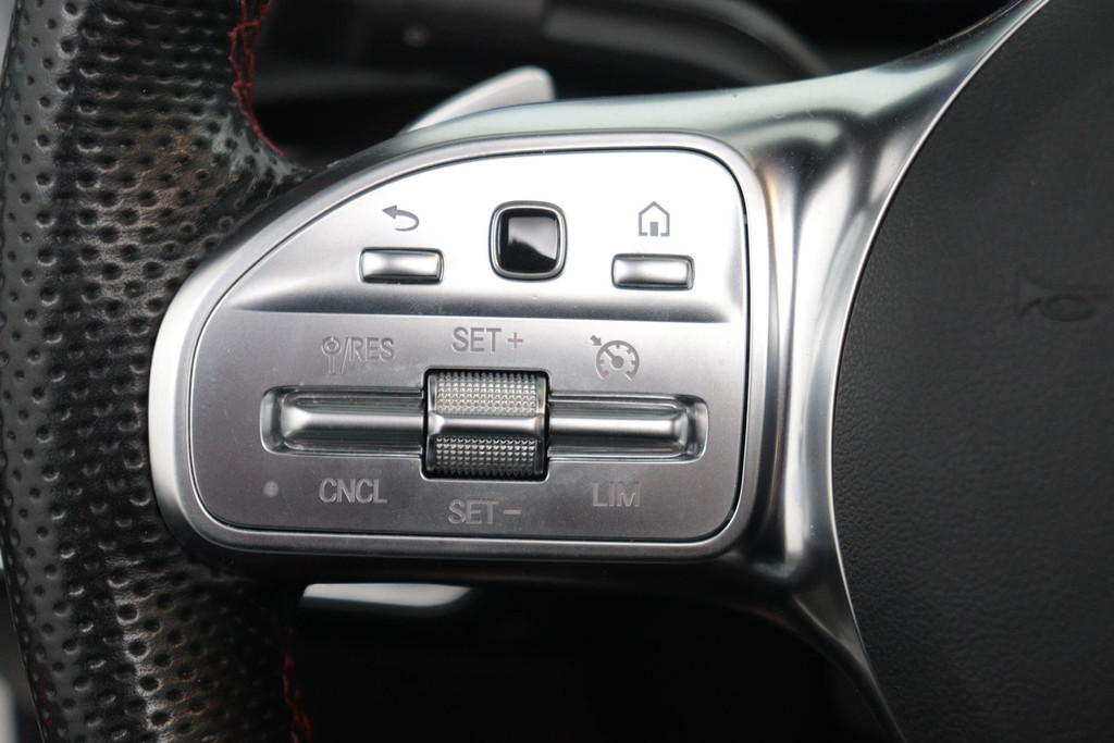 
Benz CLA-Klasse 180 Business Solution AMG Automaat (Pano, Navi, Camera, Cruise, SfeerV, NL-auto, Goed Onderhouden) vol									