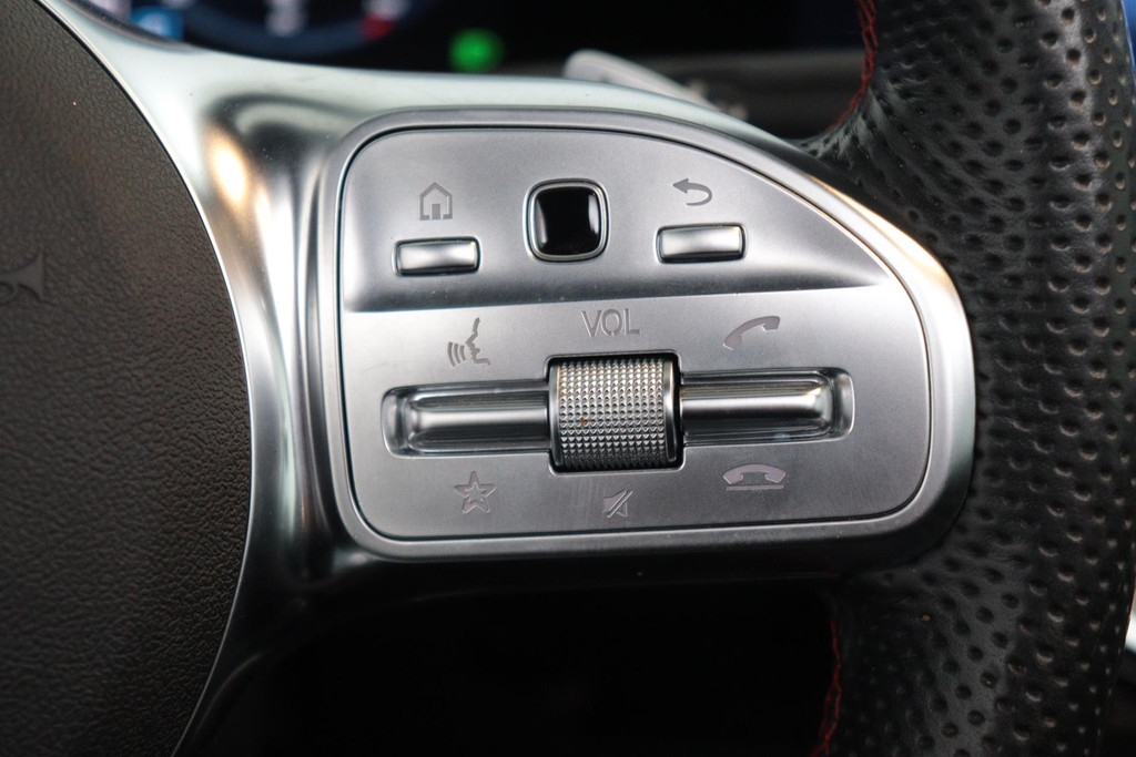 
Benz CLA-Klasse 180 Business Solution AMG Automaat (Pano, Navi, Camera, Cruise, SfeerV, NL-auto, Goed Onderhouden) vol									