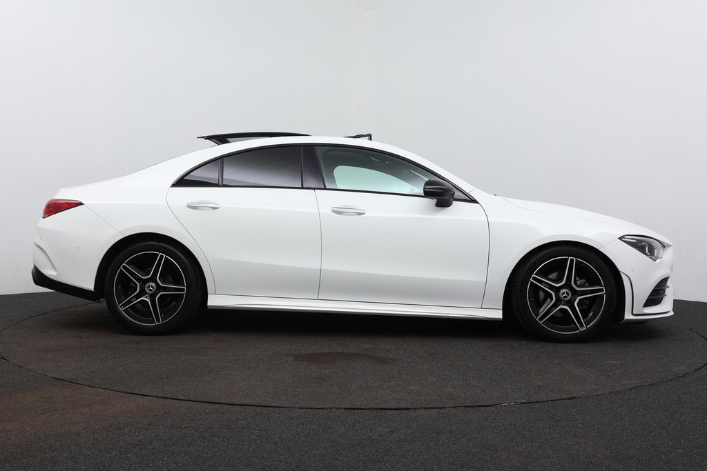 
Benz CLA-Klasse 180 Business Solution AMG Automaat (Pano, Navi, Camera, Cruise, SfeerV, NL-auto, Goed Onderhouden) vol									