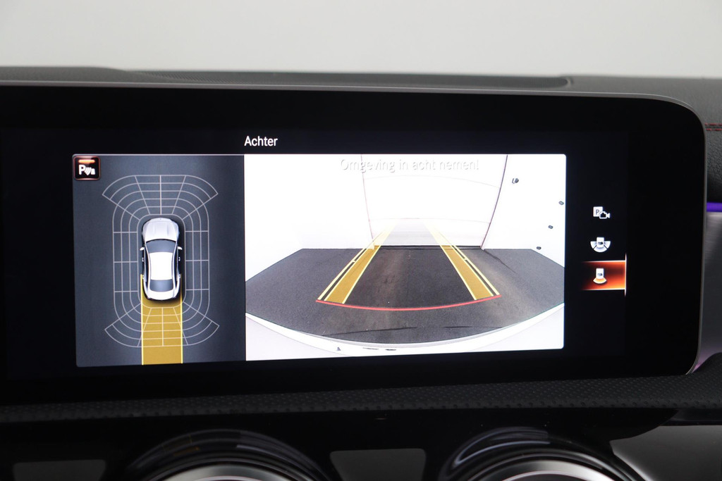 
Benz CLA-Klasse 180 Business Solution AMG Automaat (Pano, Navi, Camera, Cruise, SfeerV, NL-auto, Goed Onderhouden) vol									