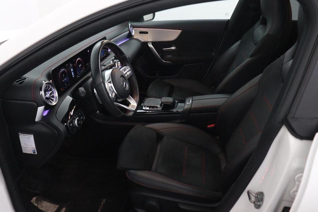 
Benz CLA-Klasse 180 Business Solution AMG Automaat (Pano, Navi, Camera, Cruise, SfeerV, NL-auto, Goed Onderhouden) vol									