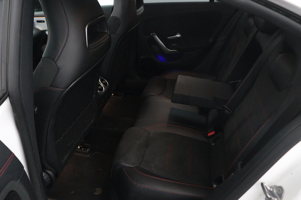 
Benz CLA-Klasse 180 Business Solution AMG Automaat (Pano, Navi, Camera, Cruise, SfeerV, NL-auto, Goed Onderhouden) vol									