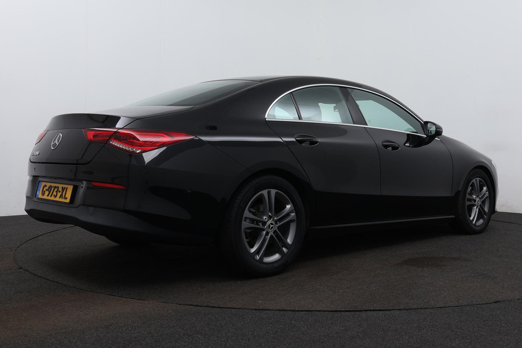 
Benz CLA-Klasse 180 Business Solution Automaat (NAVIGATIE, CAMERA, PDC, 1e EIGENAAR, GOED ONDERHOUDEN) vol									