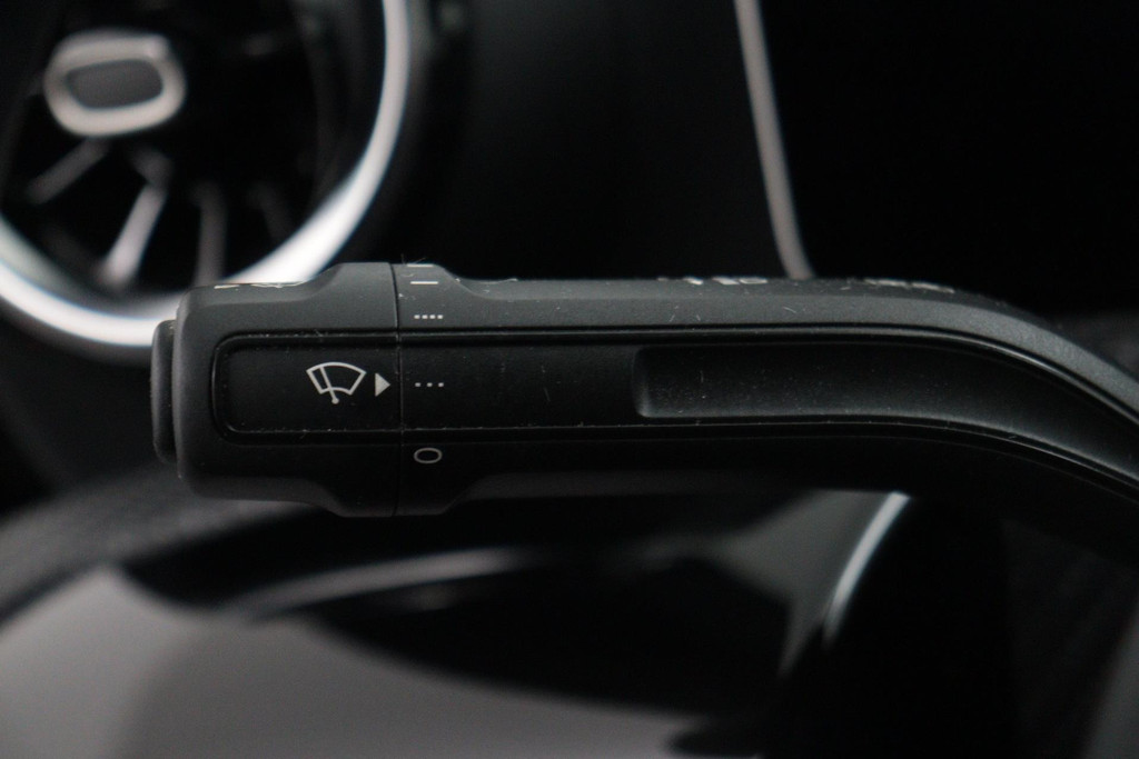 
Benz CLA-Klasse 180 Business Solution Automaat (NAVIGATIE, CAMERA, PDC, 1e EIGENAAR, GOED ONDERHOUDEN) vol									