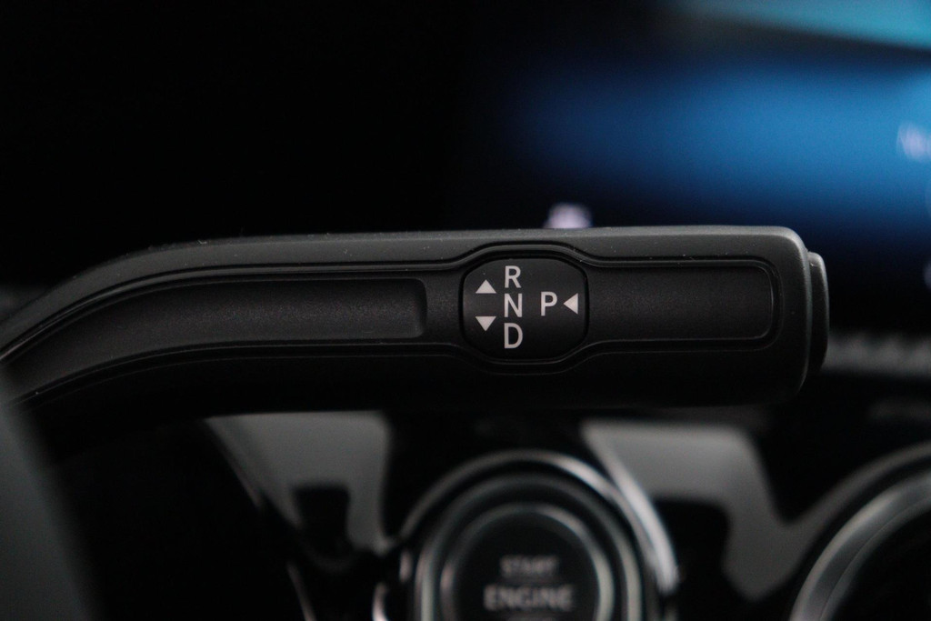 
Benz CLA-Klasse 180 Business Solution Automaat (NAVIGATIE, CAMERA, PDC, 1e EIGENAAR, GOED ONDERHOUDEN) vol									