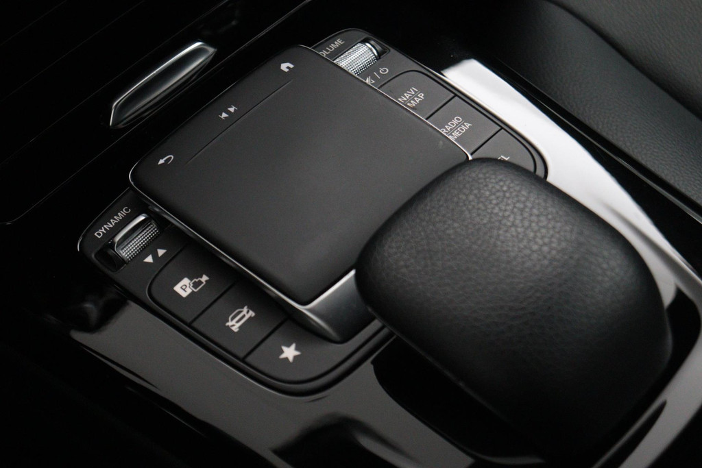 
Benz CLA-Klasse 180 Business Solution Automaat (NAVIGATIE, CAMERA, PDC, 1e EIGENAAR, GOED ONDERHOUDEN) vol									