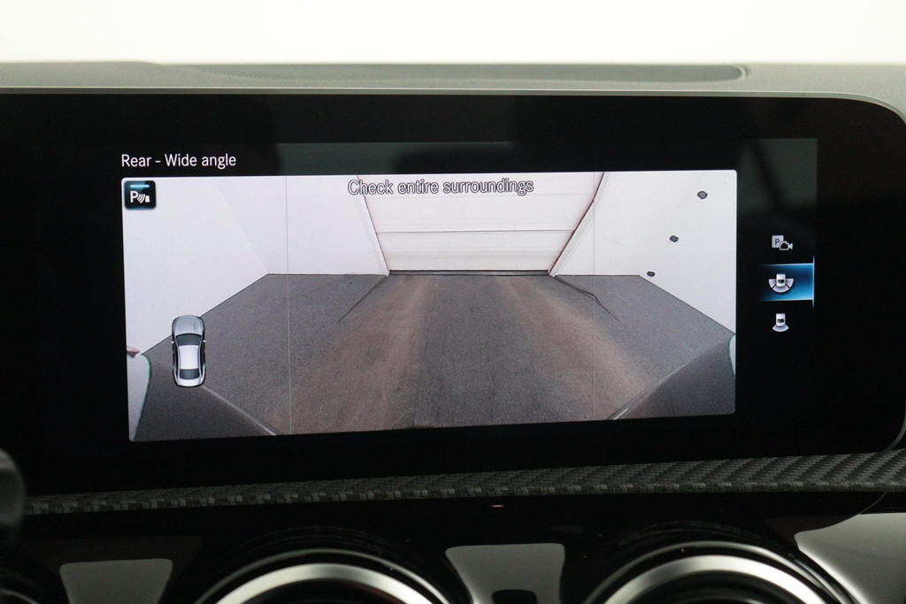 
Benz CLA-Klasse 180 Business Solution Automaat (NAVIGATIE, CAMERA, PDC, 1e EIGENAAR, GOED ONDERHOUDEN) vol									